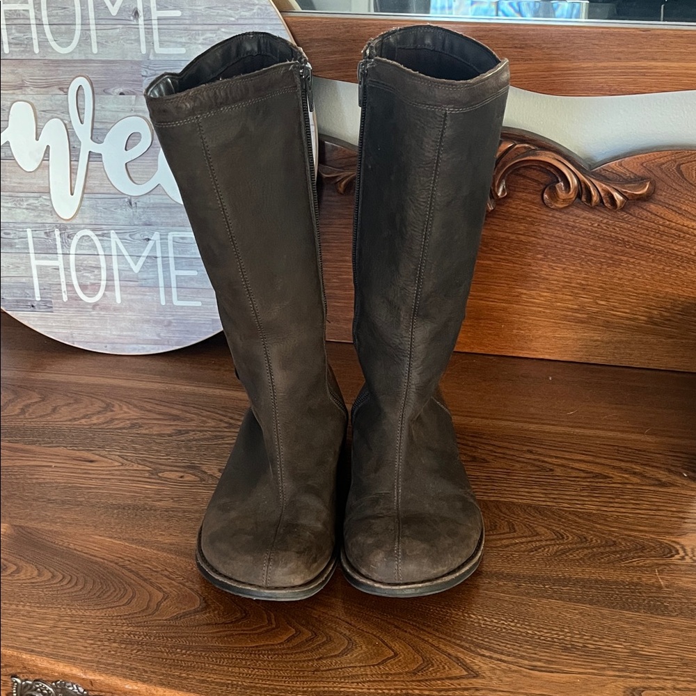 Merrill Brown Waterproof Leather Boots 8.5